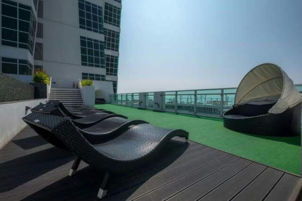 Loft Pano Seaview Suite 2 Bedroom By The Only Bnb Jelutong Экстерьер фото